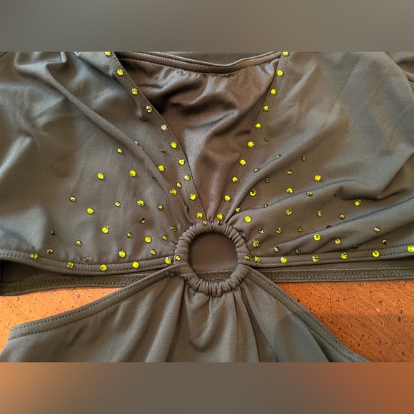 Weissman Green O-Ring Poet Sleeve Dress Dance Costume - Medium Adult - Picture 9 of 14